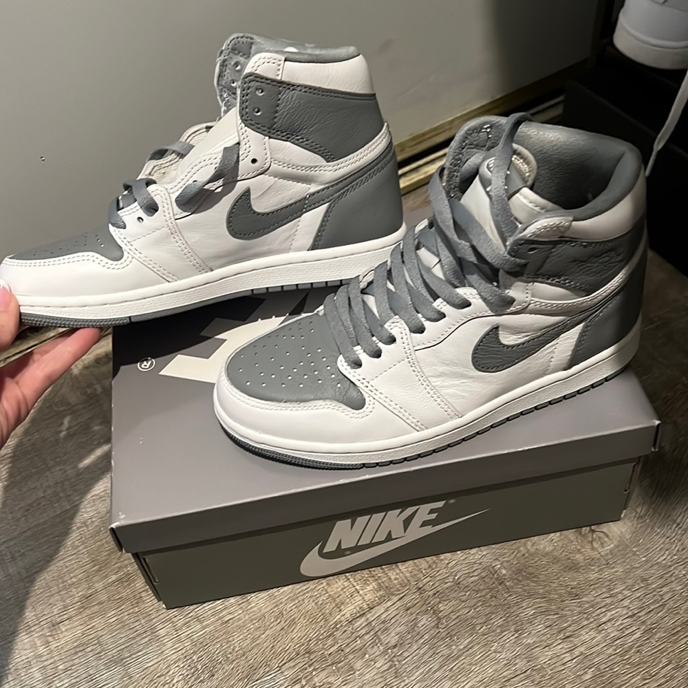 Air Jordans 1 retro high sneakers size 6